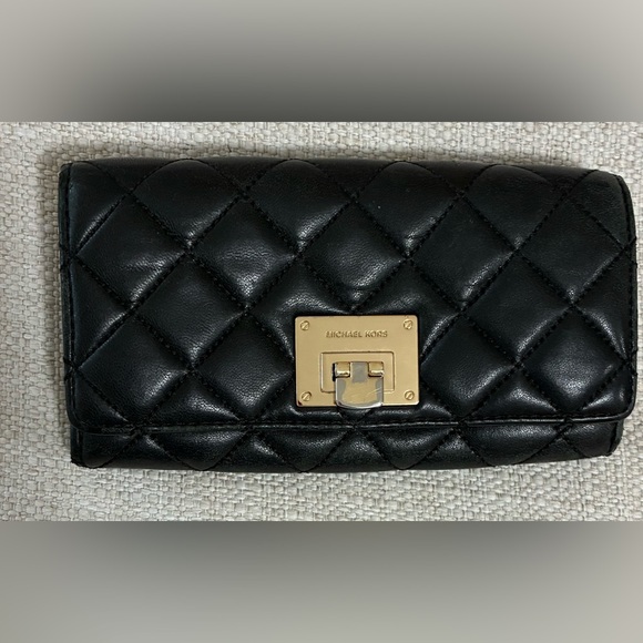 Michael Kors Black Quilted Leather Wallet EUC - Picture 2 of 15